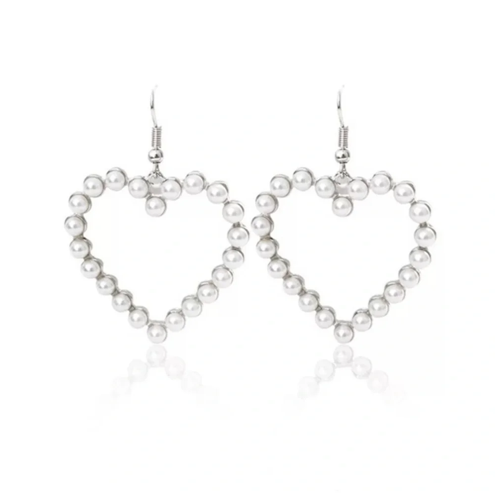 3/$30 🤍 Silver Hollowed Pearl Heart Earring